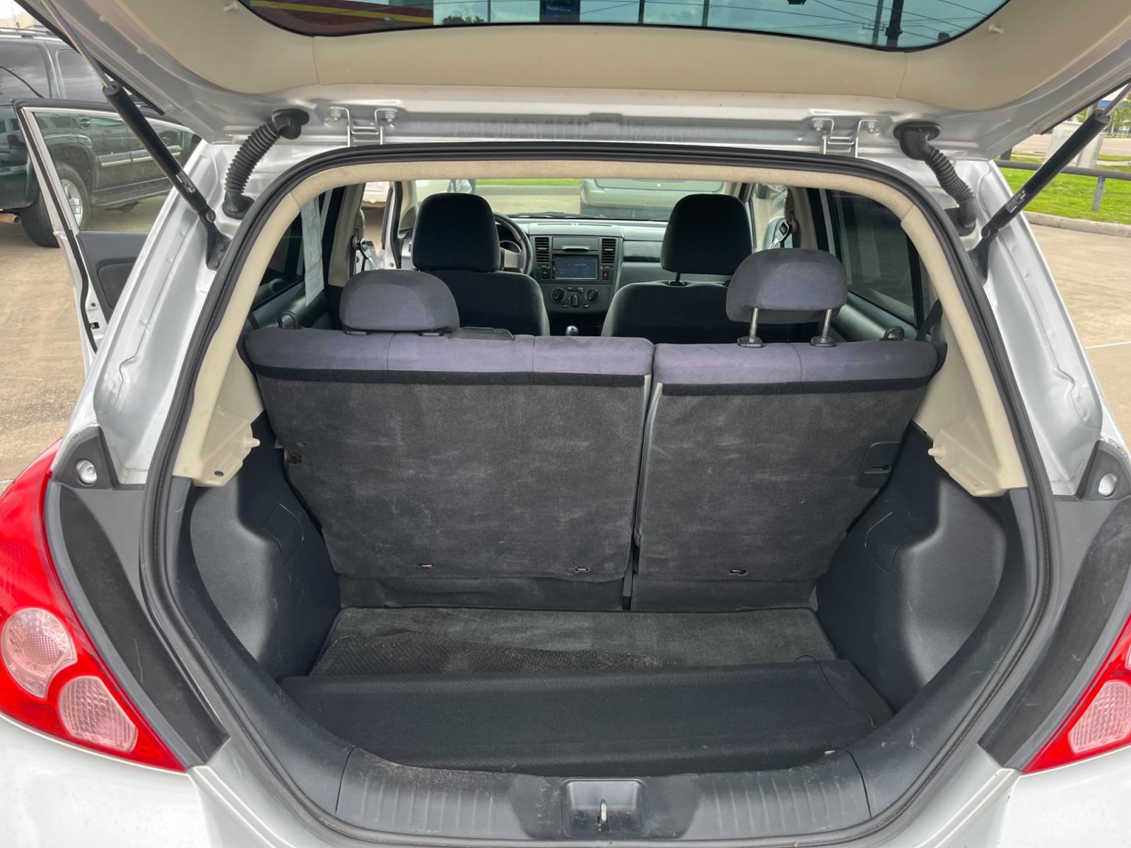 2009 SILVER /black Nissan Versa 1.8 S Hatchback (3N1BC13E09L) with an 1.8L L4 DOHC 16V engine, Manual transmission, located at 14700 Tomball Parkway 249, Houston, TX, 77086, (281) 444-2200, 29.928619, -95.504074 - Photo #13